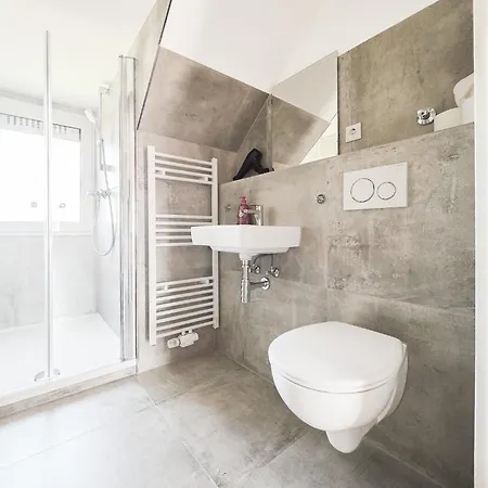 Tolstov - 3 Attic - Kitchen - 5 Min To Messe Dus Appartement *